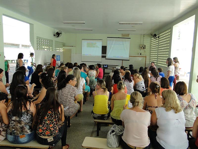 Atribuição: Professores da rede municipal de ensino escolhem salas de aula para 2015