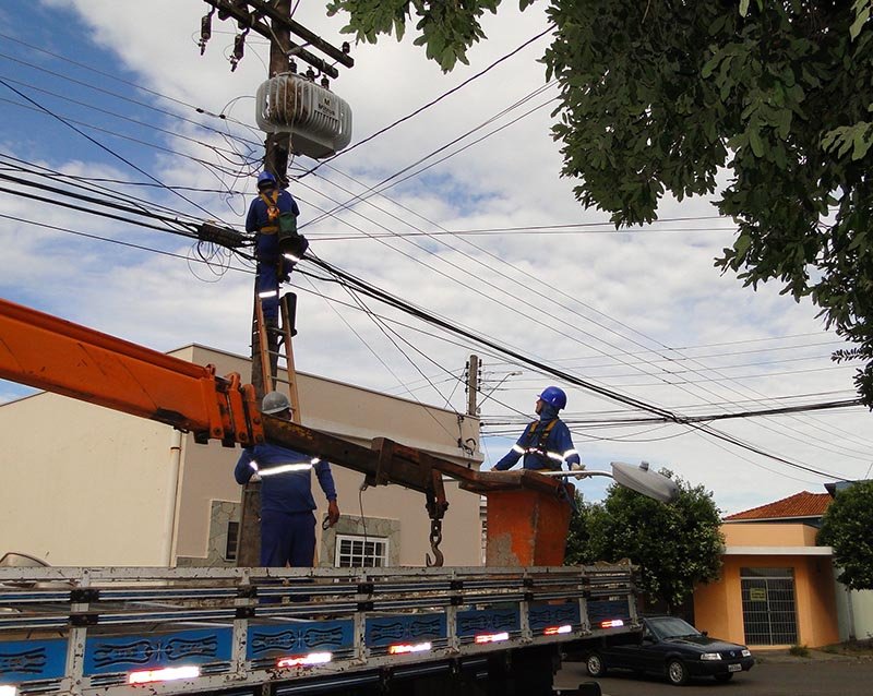 Prefeitura executa mais uma etapa da troca de iluminação pública