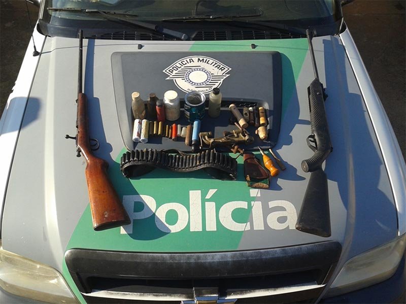 Armas e munições são encontradas com oleiro