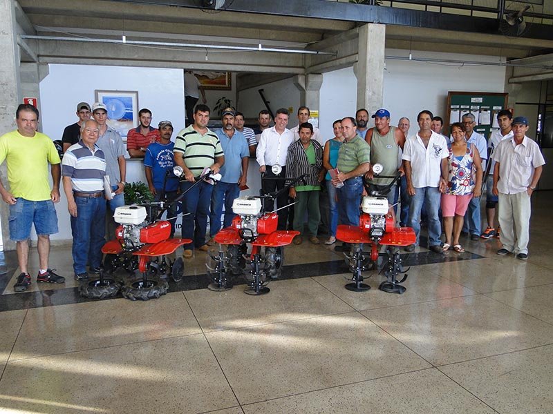 Agricultura entrega equipamentos a Associações de Produtores Rurais