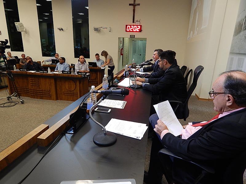 Câmara Municipal recebe prefeito na primeira sessão de 2015
