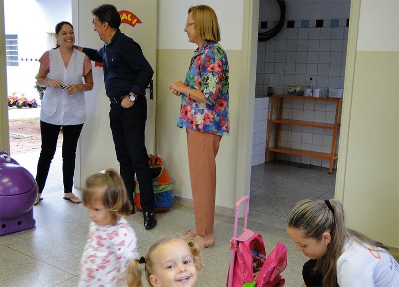 Prefeito Célio dá boas vindas à comunidade na volta às aulas