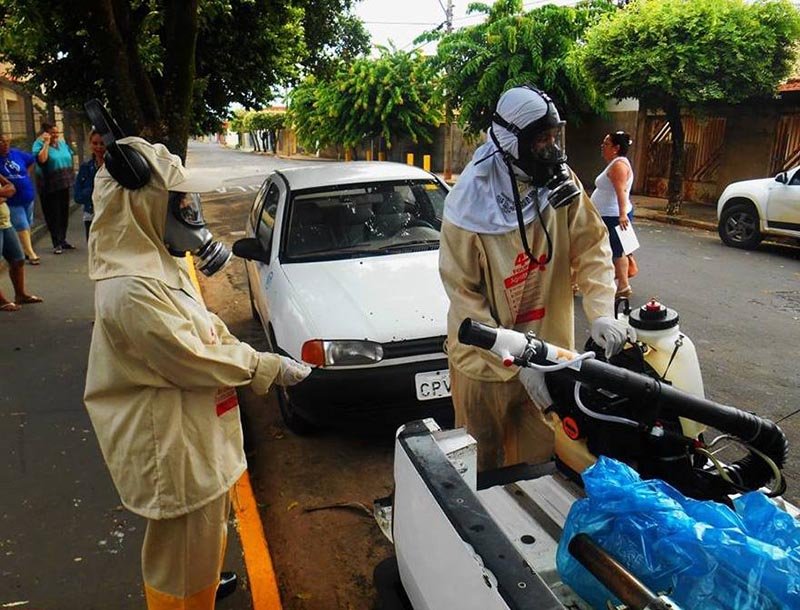 TODOS CONTRA A DENGUE: Equipes prosseguem com nebulização e vistorias casa a casa