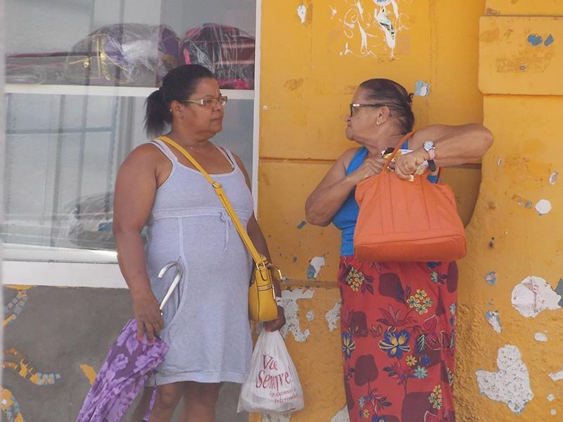 Polícia alerta pedestres sobre cuidados com bolsas