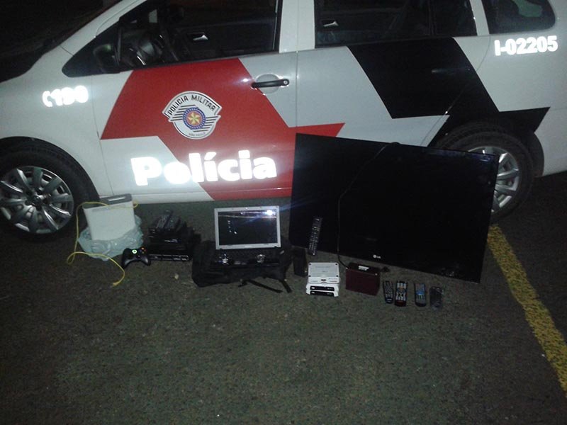 Objetos levados em assalto são recuperados pela Polícia Militar