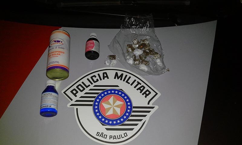 Polícia flagra pizzaiolo com maconha e o prende por tráfico