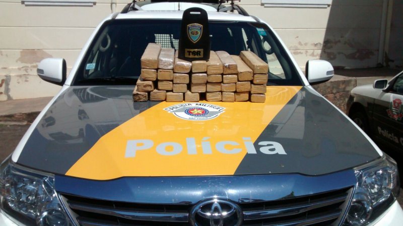 Homem é preso transportando 39 quilos de maconha na Assis