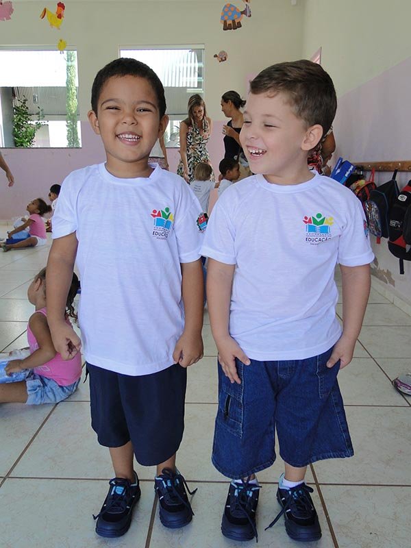 Mais de 5 mil alunos da rede municipal de Penápolis recebem uniforme escolar