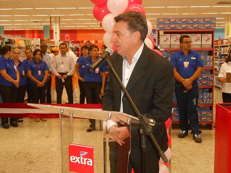 Na inauguração do Extra, prefeito destaca crescimento da cidade