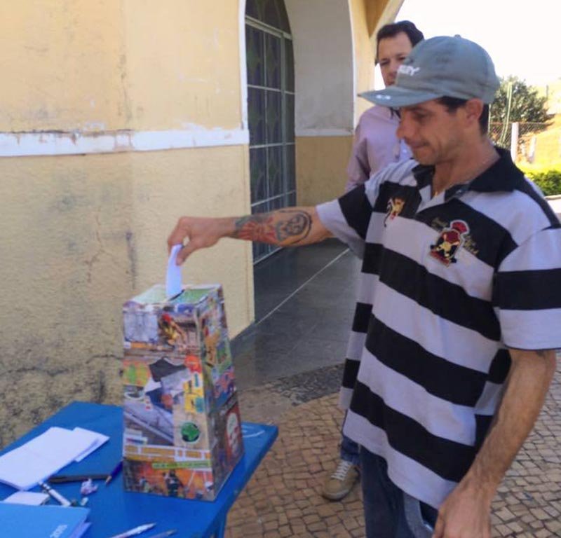 Eleitos integrantes da Associação de Moradores do bairro Santa Terezinha