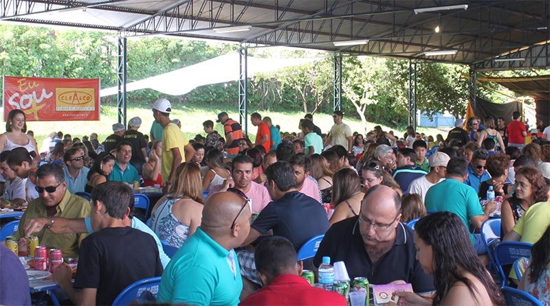 Grande público comparece em almoço beneficente