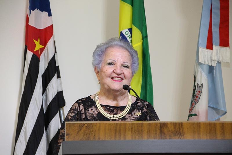 “Mãe do Ano”: Laide Paro recebe título em solenidade na Câmara