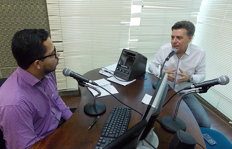 Prefeito vai ao rádio fazer apelo popular pela Santa Casa