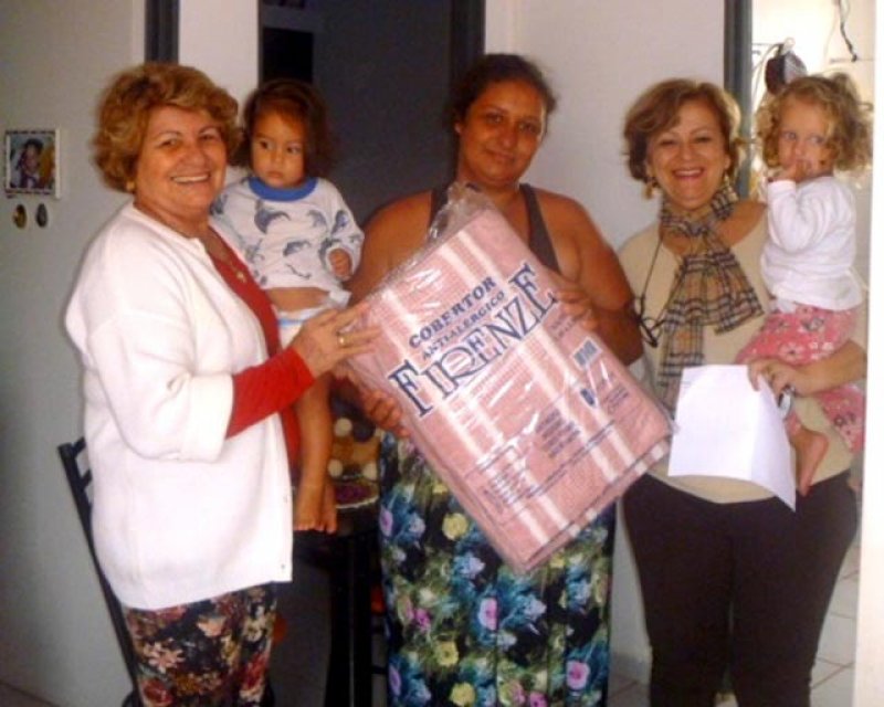 Fundo Social entrega cobertores a famílias carentes