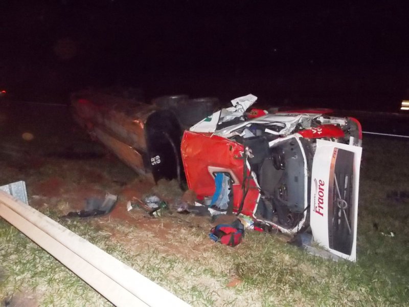 Motorista morre ao tombar caminhão na Rondon