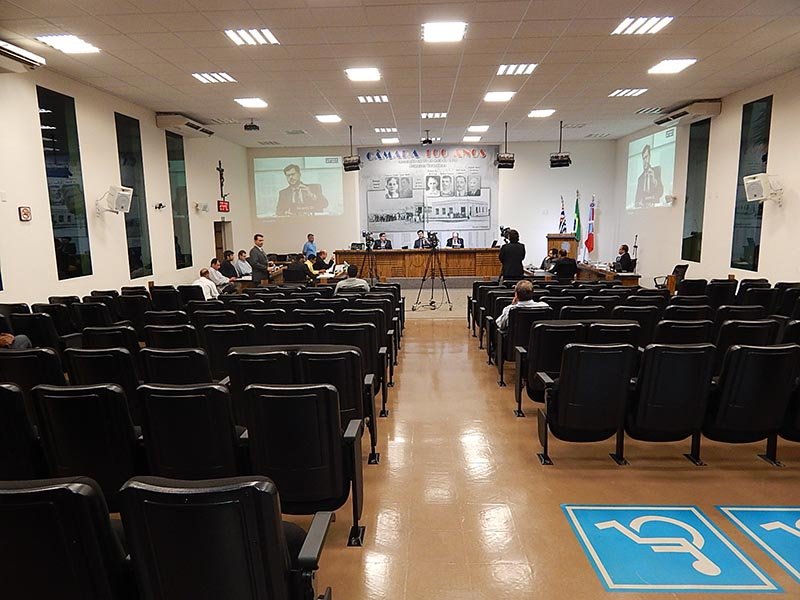 Câmara votará 5 projetos de lei na segunda-feira