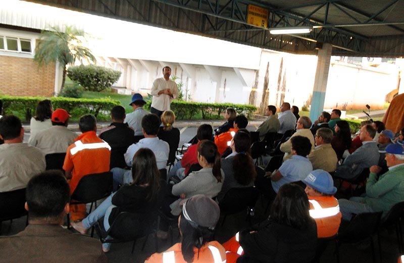 Funcionários do Daep assistem palestra sobre valorização da vida e segurança