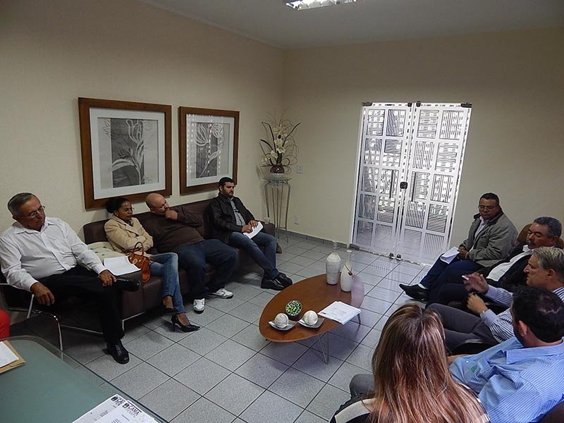 Câmara tem encontro com vereadores da comarca para apoiar Santa Casa