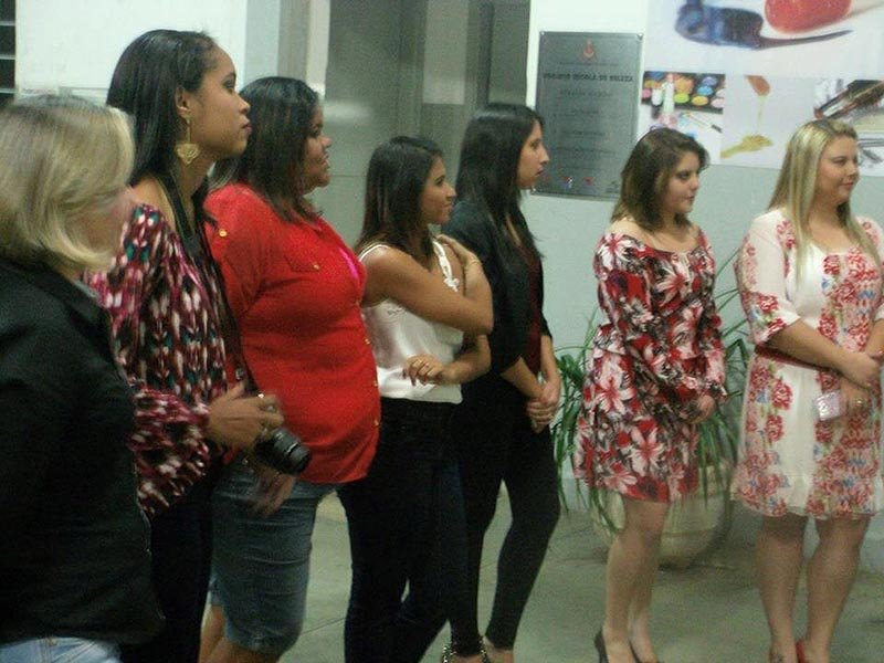 Escola de Construção Civil e Escola da Beleza formam mais de 50 alunos