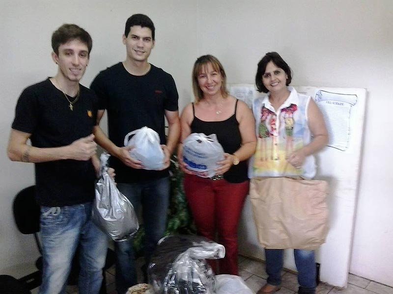 Fundo Social recebe doação de agasalhos da Banda Chica Reggae