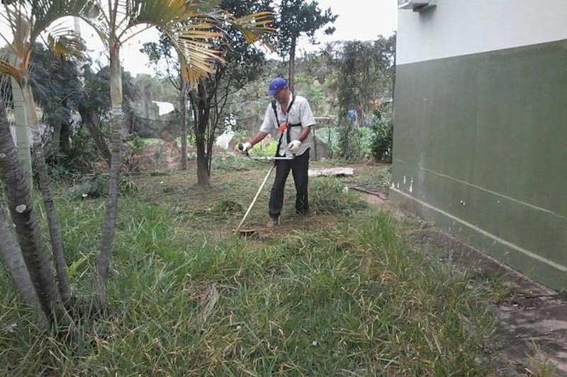 Secretaria de Agricultura executa limpeza nas unidades de saúde