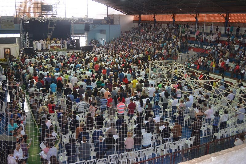 Milhares de devotos se reúnem na fé por Nossa Senhora