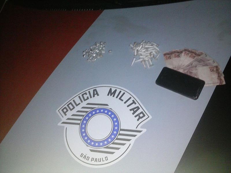 PM prende jovem por tráfico de crack e cocaína