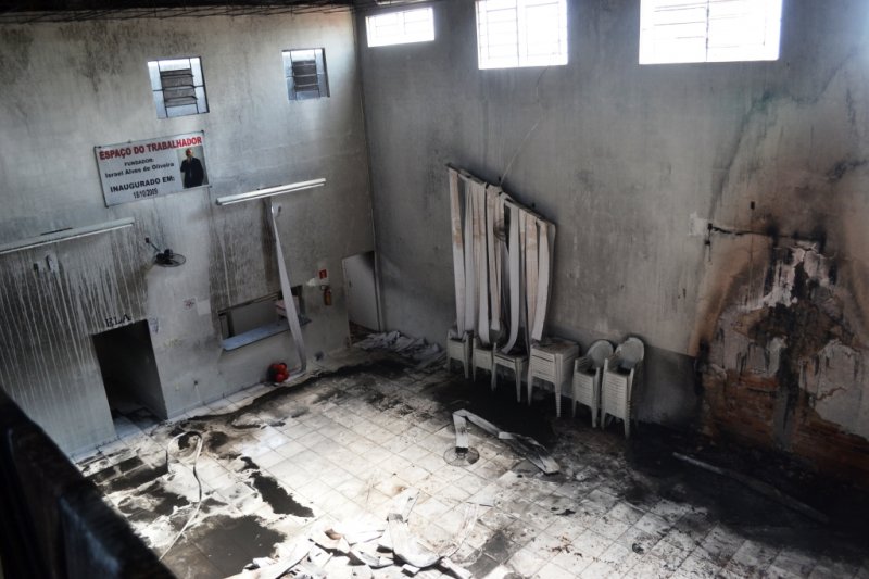 Incêndio atinge salão do Sindicato dos Papeleiros