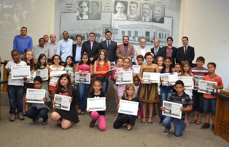 Câmara e Educação entregam certificados do Concurso de Redação Jovem do Futuro