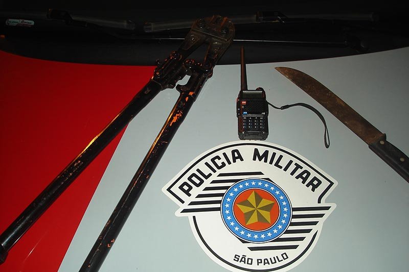 PM apreende rádio HT e ferramentas com motorista