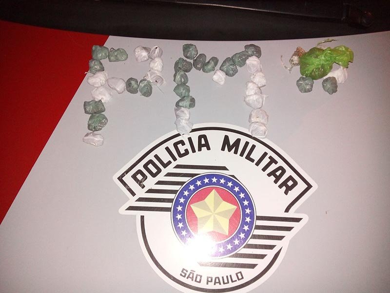 Polícia Militar prende dois acusados de tráfico