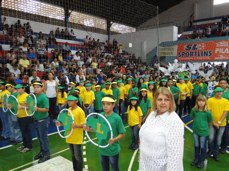Comunidade prestigia Desfile da Independência no Ginásio de Esportes