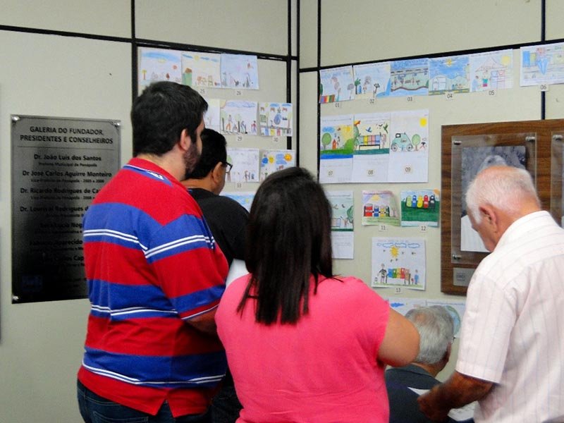 Daep seleciona desenhos de estudantes para publicação em livro