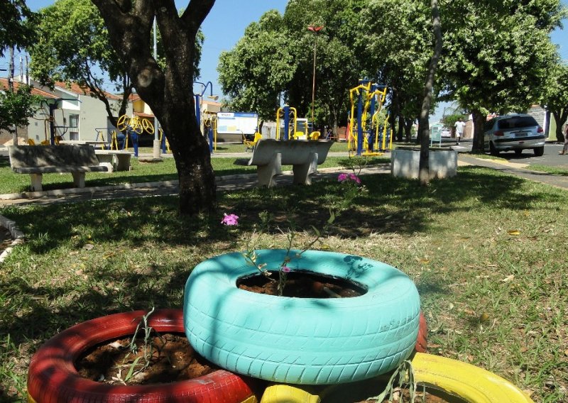 Praça da Santa Terezinha recebe projeto de jardinagem