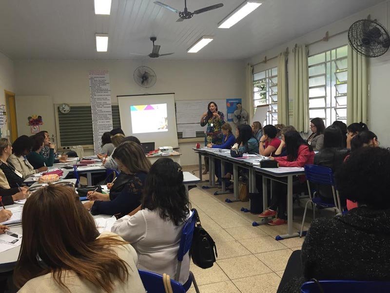 Secretaria de Educação oferece três cursos de formação aos professores