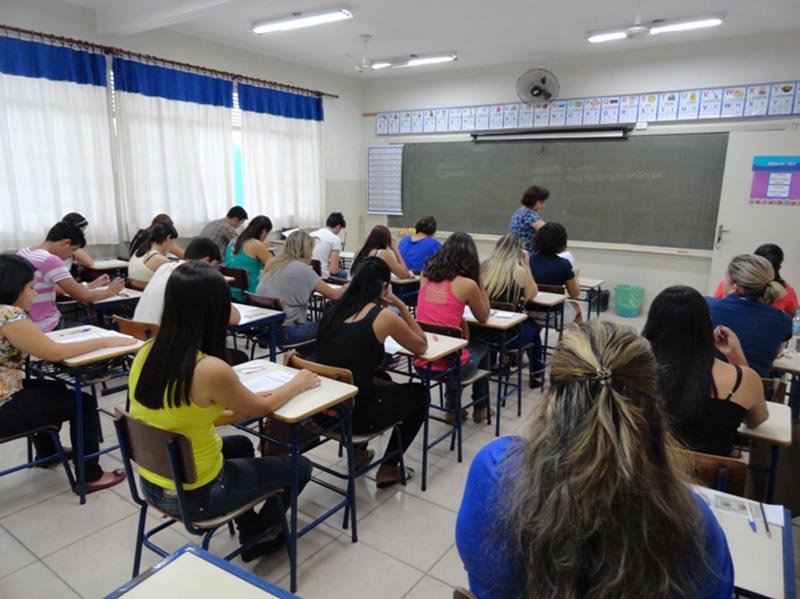 Mais de 200 candidatos fazem prova para estágio na Prefeitura