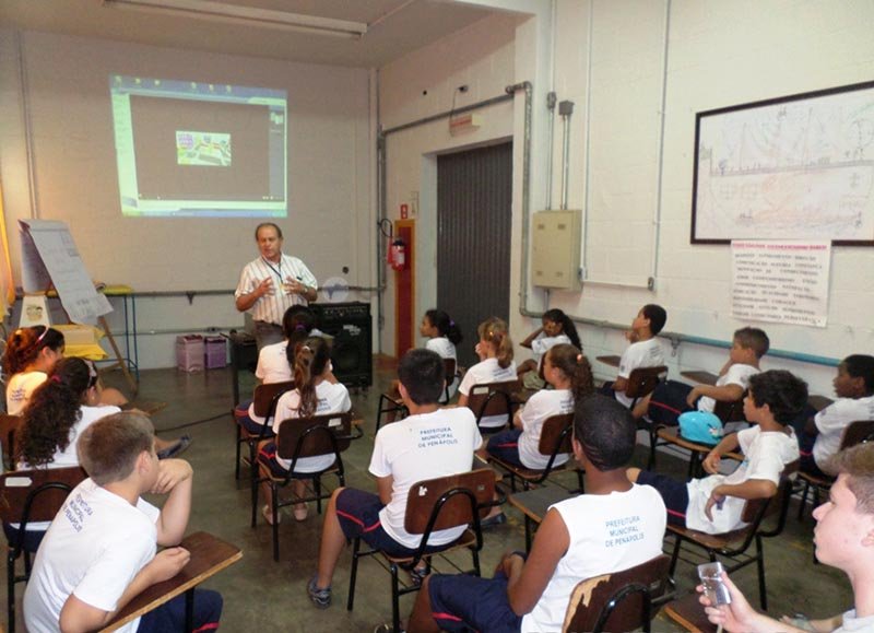 Palestra e panfletagem movimentam a Semana Nacional no Trânsito