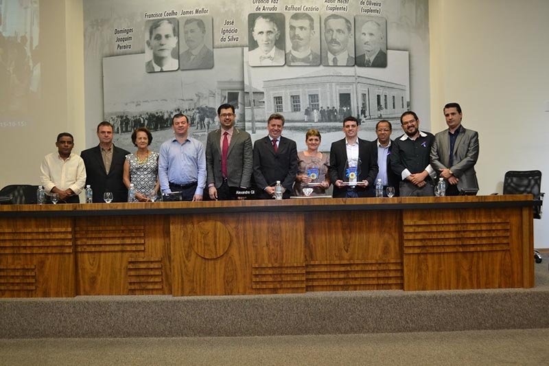 Professor Wesley e educadora Maria Isabel são homenageados com título