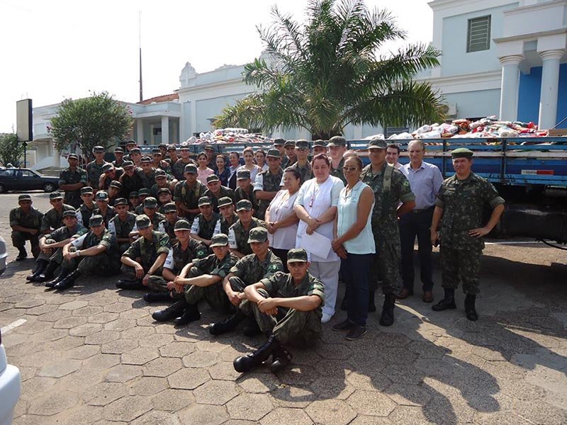 Tiro de Guerra entrega toneladas de alimentos para a Santa Casa