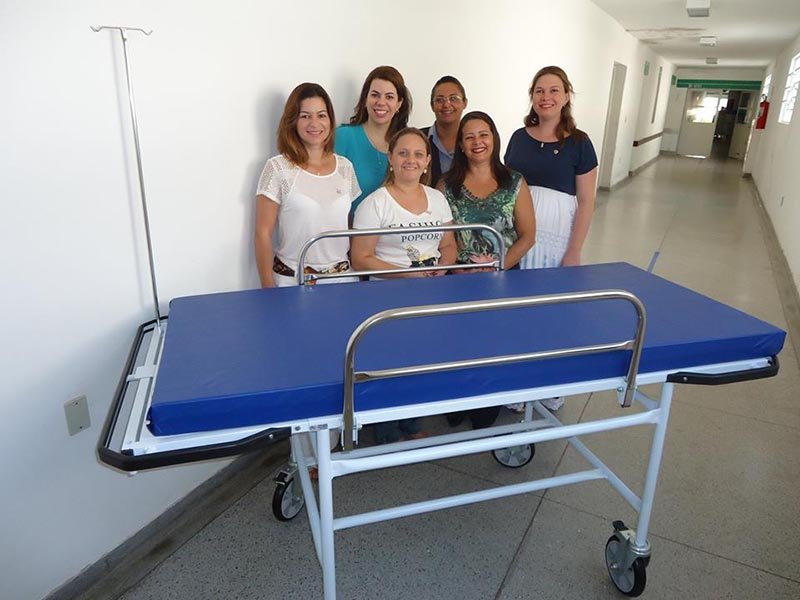 Santa Casa recebe doação de maca para pacientes obesos