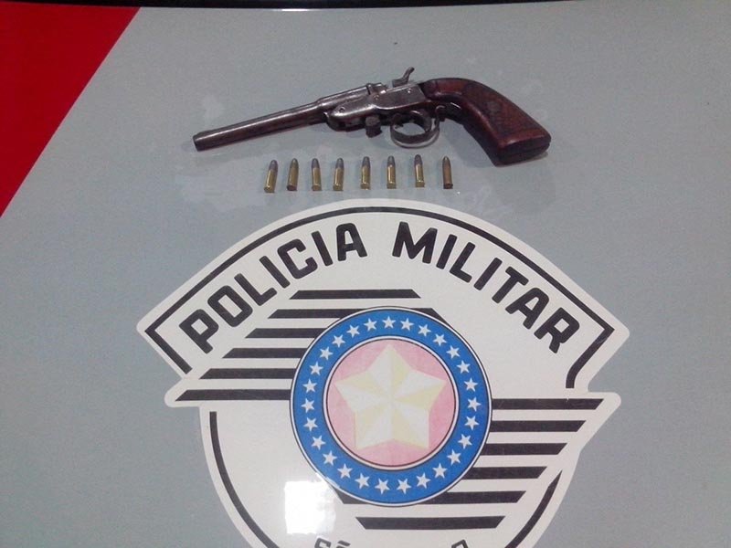 Oleiro é flagrado em posse de arma de fogo