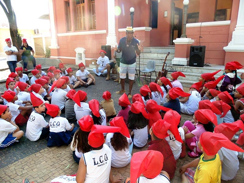 Festa do Saci agita a garotada na Praça 9 de Julho