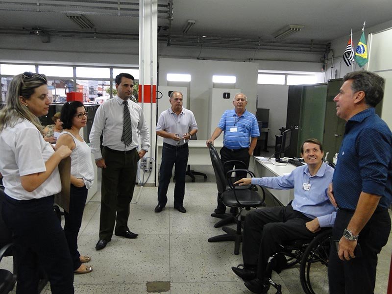 Em visita ao Posto Fiscal, prefeito repercute manutenção da unidade