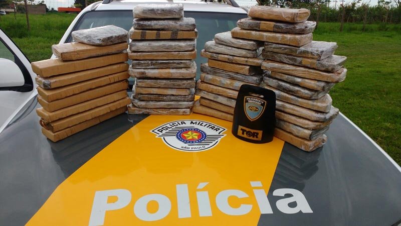 Jovem é presa por tráfico na Assis Chateaubriand