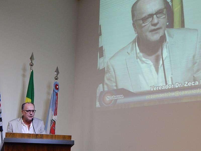 Idoso: Câmara adia votação de projeto com exigência de vacinação