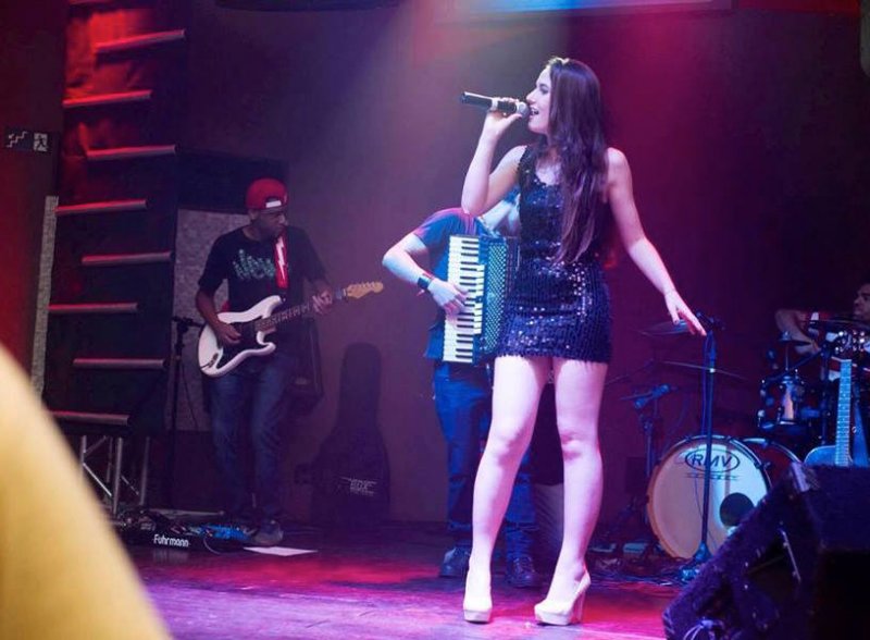 Talento: Carolina Escardoveli alcança destaque na música
