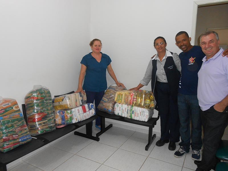 Associação Calis de Karatê entrega alimentos à Santa Casa