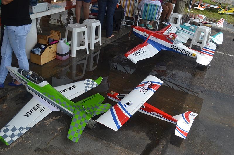Aeromodelos: Encontro de aeromodelistas reúne pilotos e entusiastas
