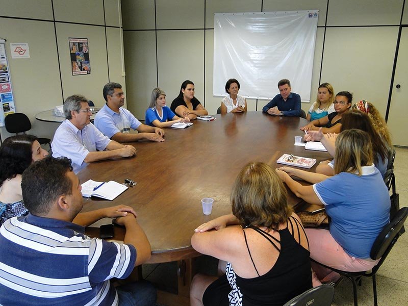 Prefeito Célio dá posse aos novos membros do Conselho da Criança e Adolescente