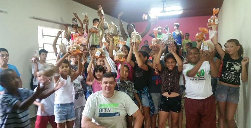 Ação voluntária resulta em distribuição de panetones